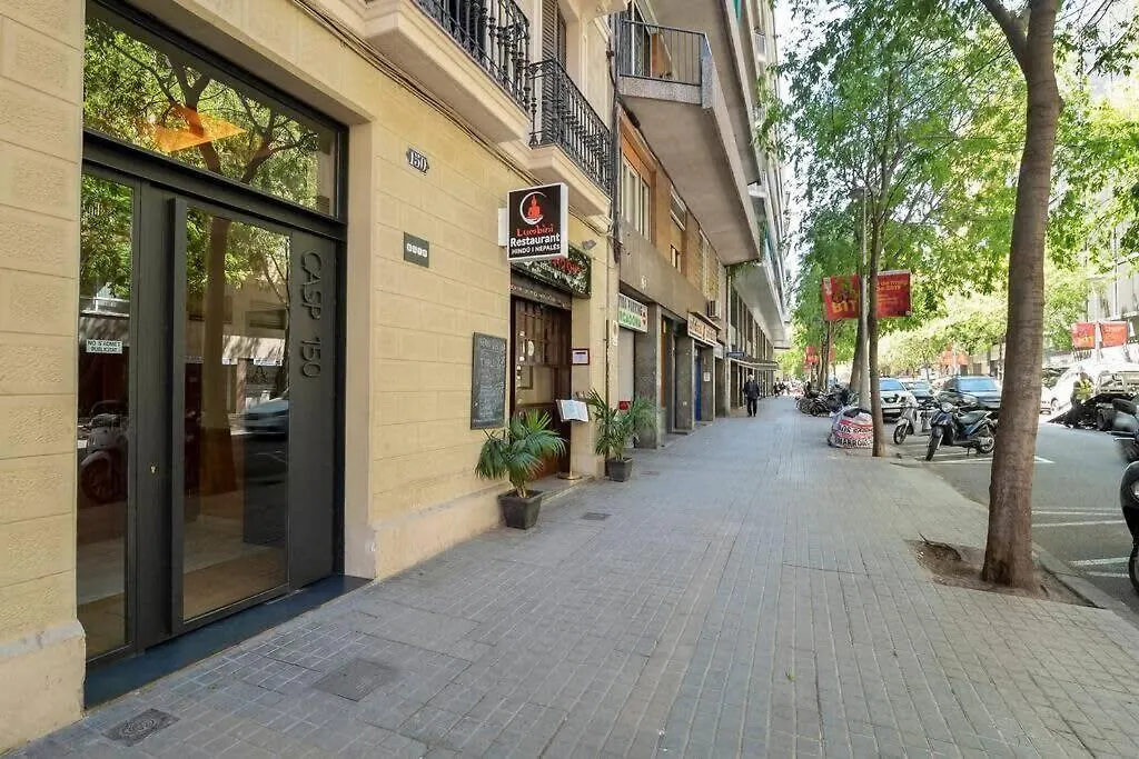 Arc De Triomf Luxury Modern 2-Bedroom 2-Bathroom Barcelona Apartment