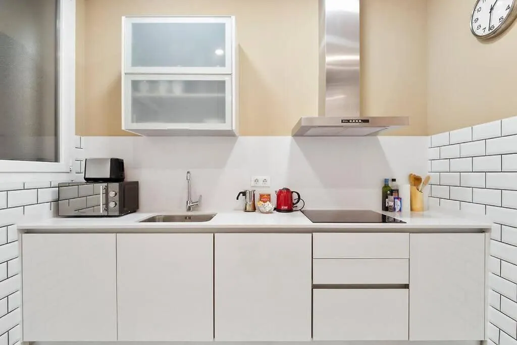 Arc De Triomf Luxury Modern 2-Bedroom 2-Bathroom Barcelona Apartment
