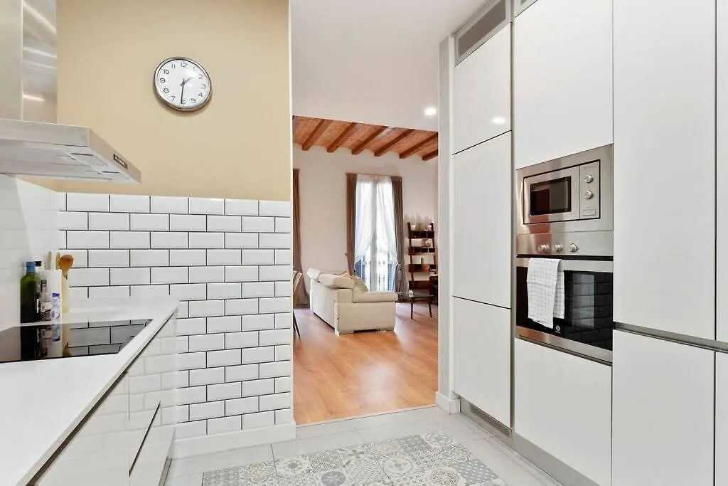 Arc De Triomf Luxury Modern 2-Bedroom 2-Bathroom Barcelona Apartment