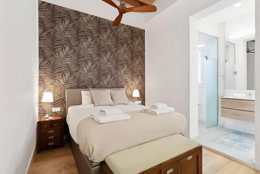 Arc De Triomf Luxury Modern 2-Bedroom 2-Bathroom Barcelona Apartment