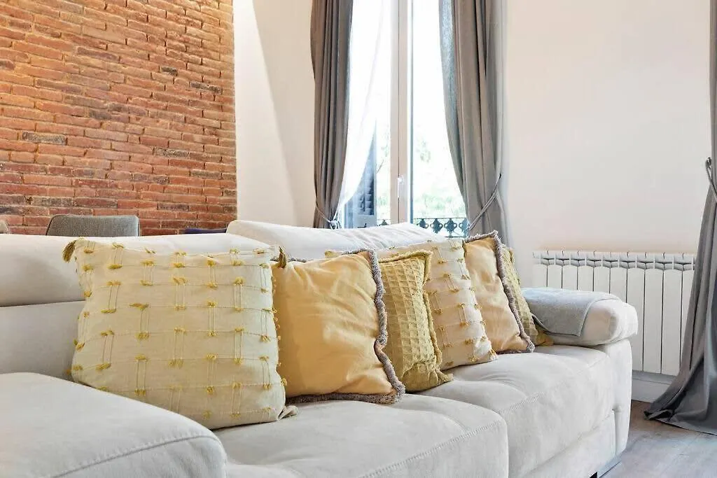 Arc De Triomf Luxury Modern 2-Bedroom 2-Bathroom Barcelona Spain