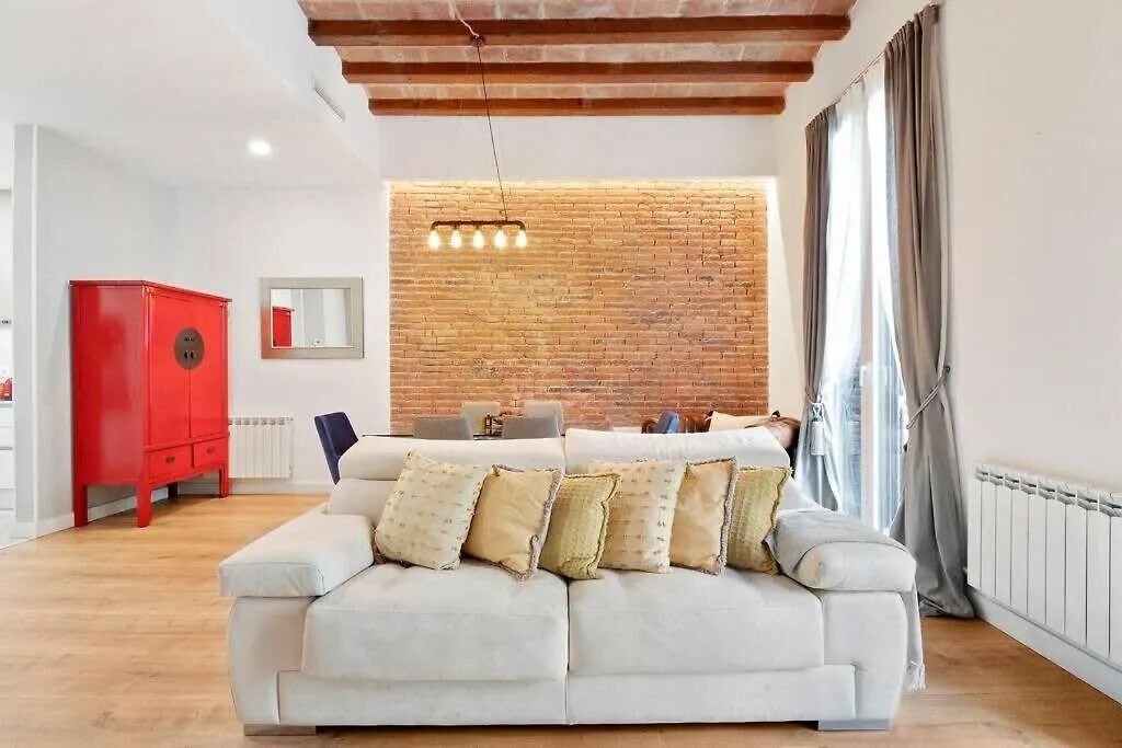 Arc De Triomf Luxury Modern 2-Bedroom 2-Bathroom Barcelona Apartment