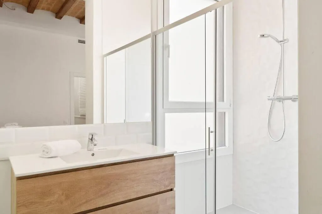 Arc De Triomf Luxury Modern 2-Bedroom 2-Bathroom Barcelona Spain